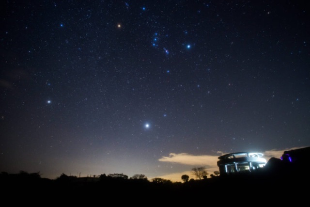 国立天文台監修の本格天体望遠鏡づくりと星座観察会