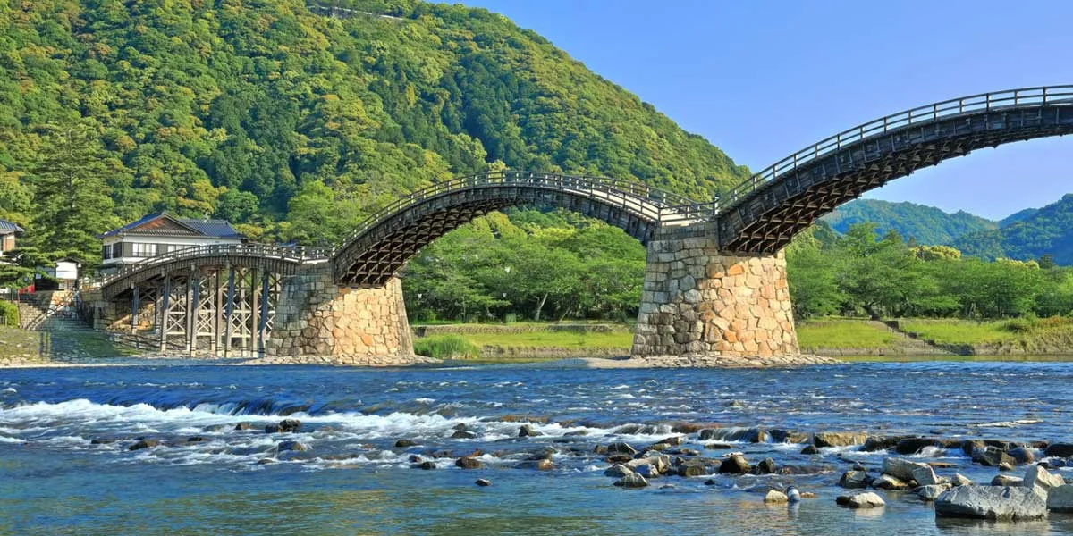 350年の橋を守る「橋守」がご案内 錦帯橋の魅力の深層に触れる限定ガイドツアー