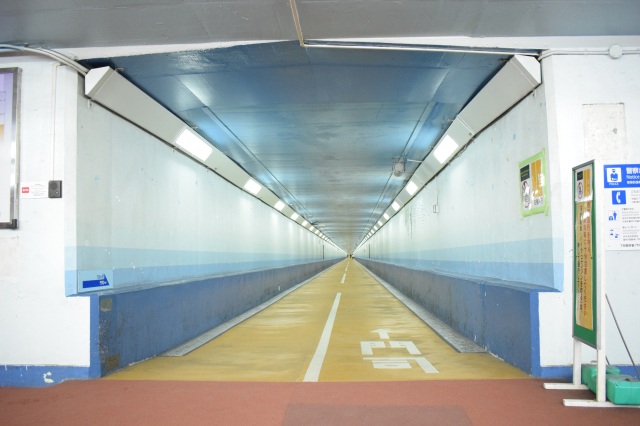 人道トンネル内部