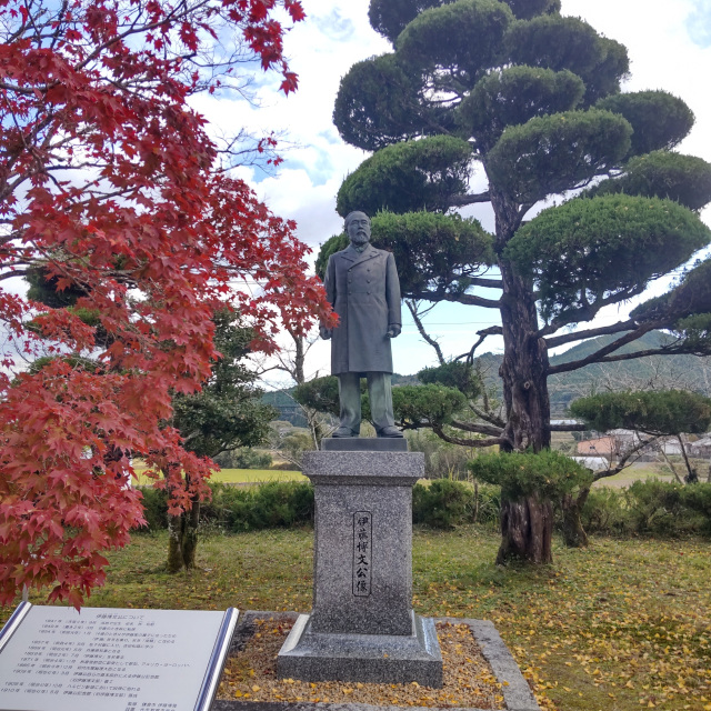 伊藤博文公像