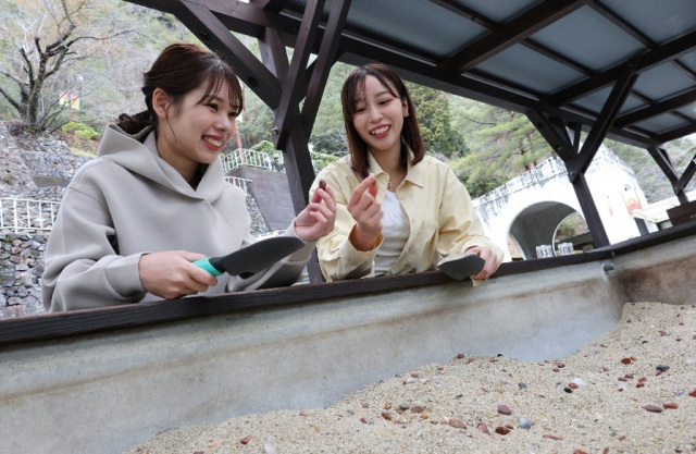 砂金探し・宝石探し
