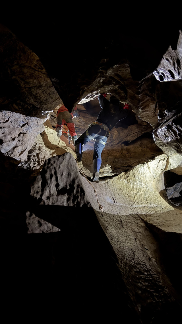 大正洞未公開エリアケイビングツアー