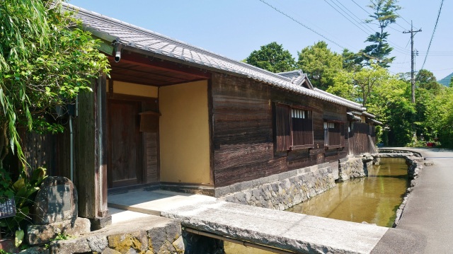 藍場川（旧湯川家屋敷）