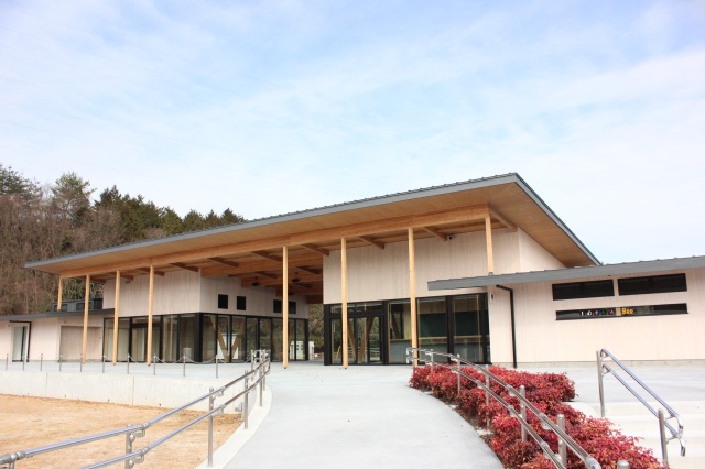 蜂ヶ峯総合公園　Bee＋外観