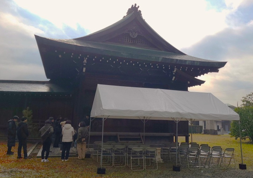 雨の日はテントで鑑賞