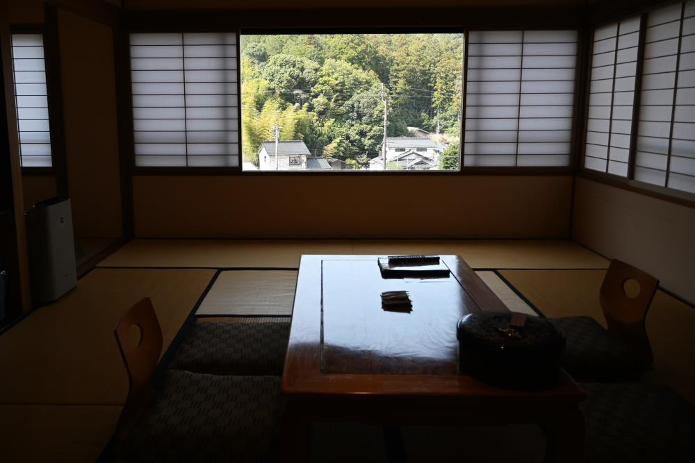 窓からの自然景観が美しい