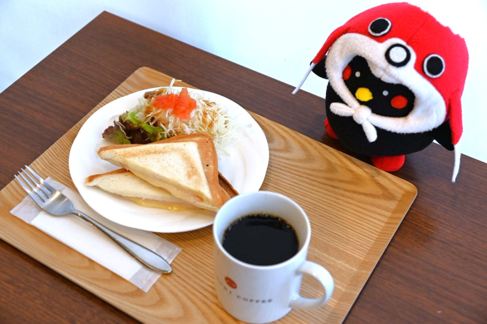 自慢の焼きサンドとサラダのモーニングセット　748円