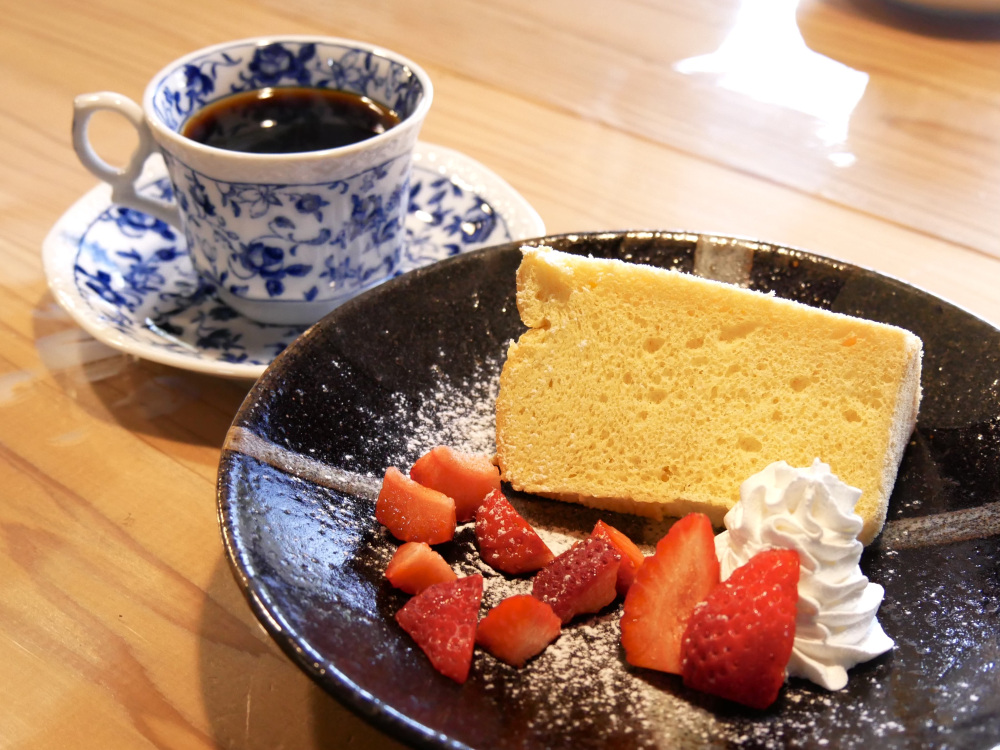 ケーキセット（800円）※2025年4月時点