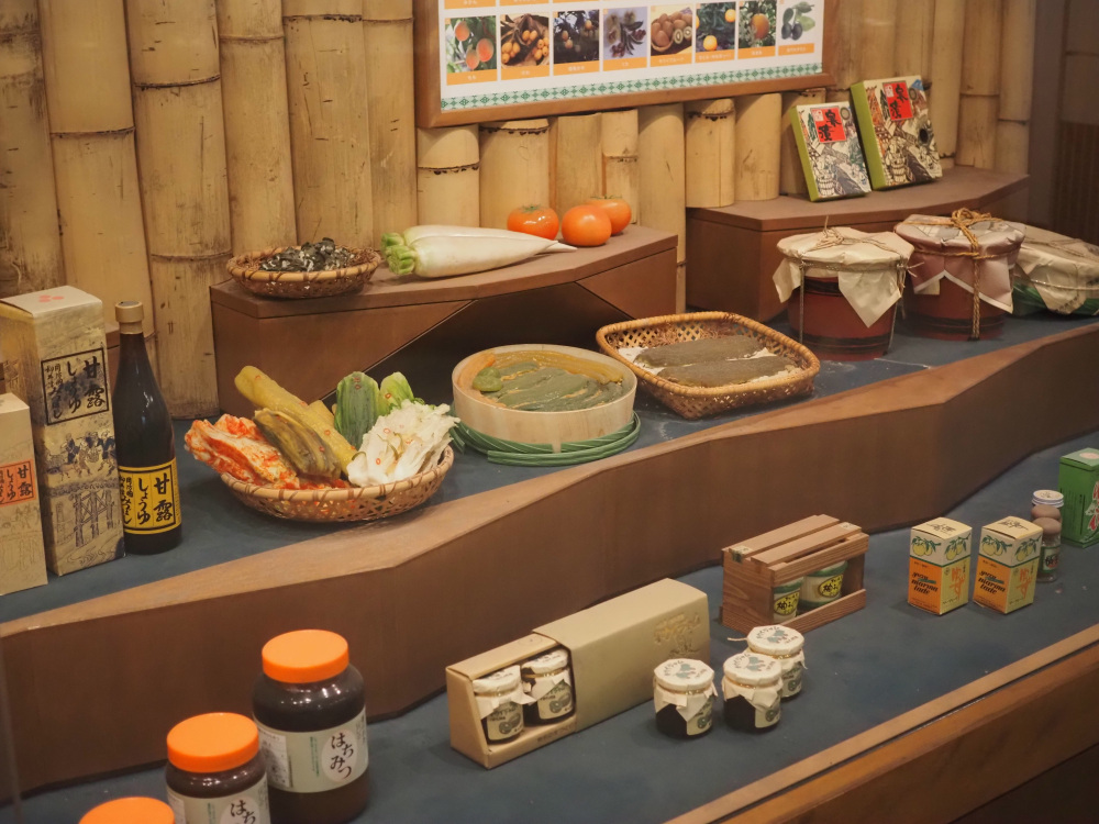 農林水産物や加工品のサンプルの展示も