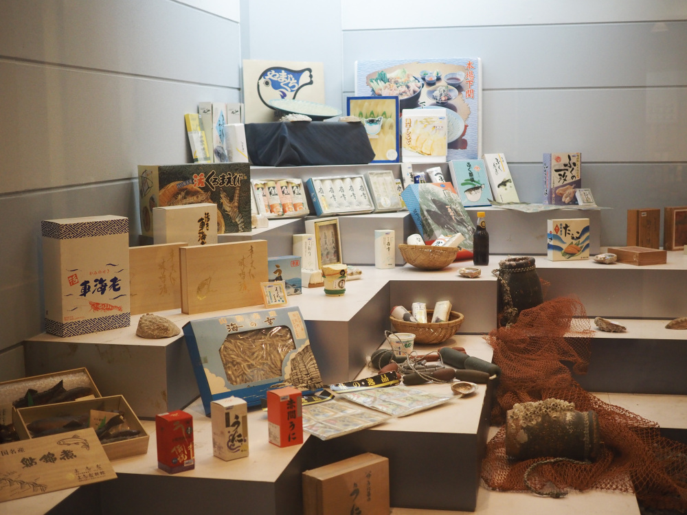 農林水産物や加工品のサンプルの展示も