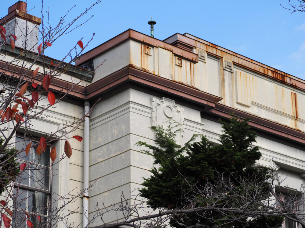 外壁にも至る所に装飾が