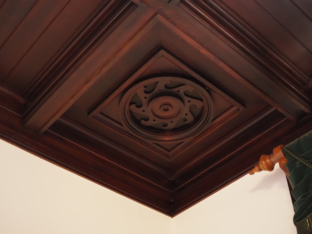 天井の装飾も細かい