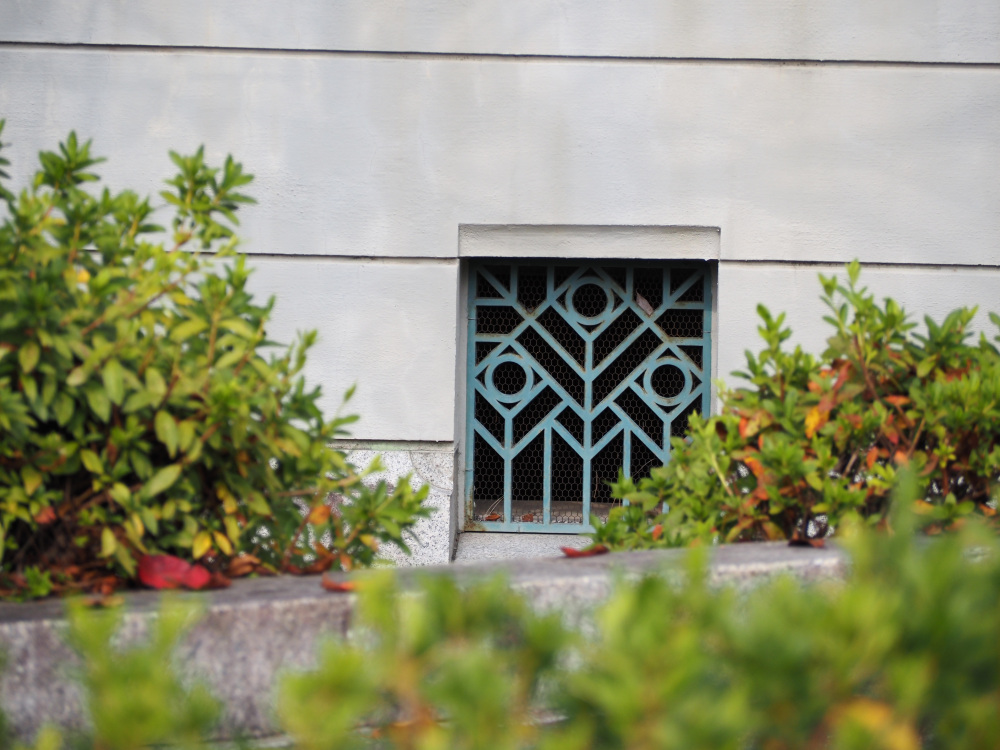 床下の空気抜きグリルもゆにんーくなデザイン