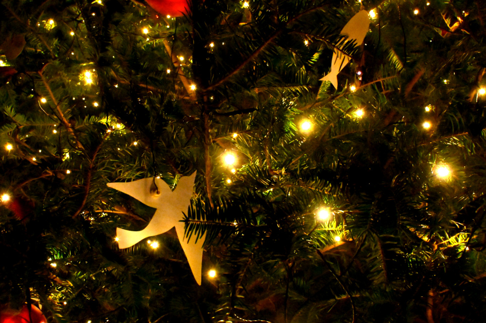 金子みすゞの詩「私と小鳥と鈴と」より小鳥のモチーフ