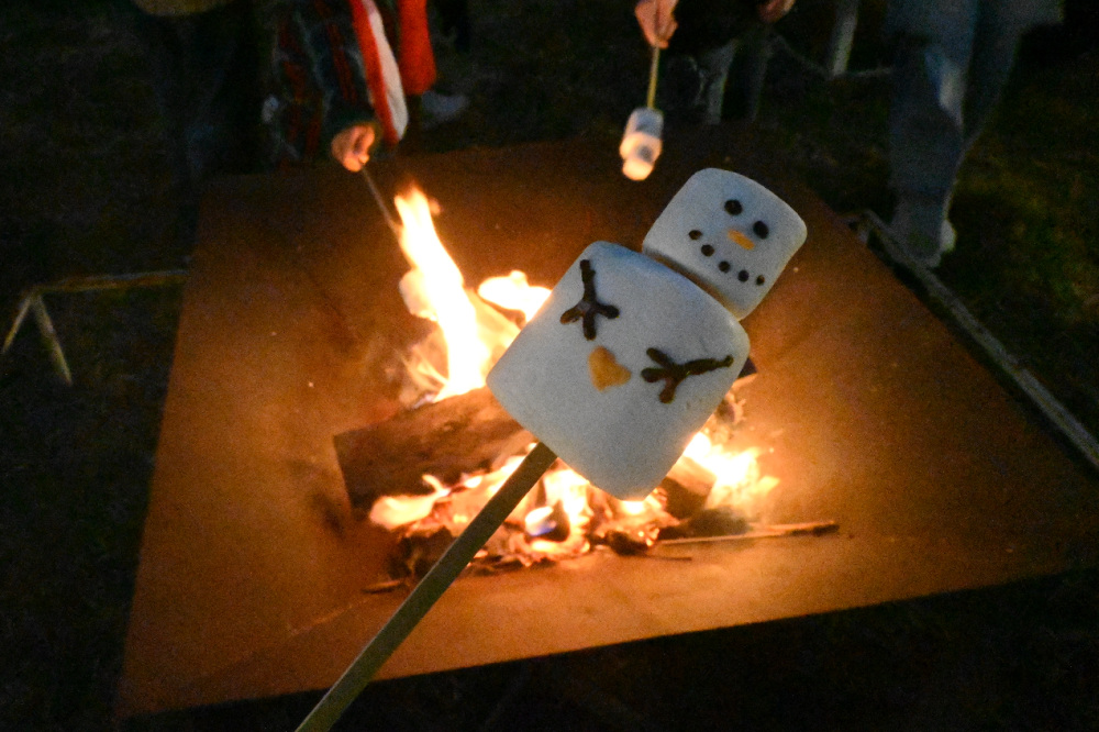 『うたあかりノエル』のグルメ①焚き火台&焼マシュマロ