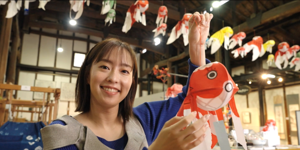石川佳純さんも金魚ちょうちん作りに挑戦