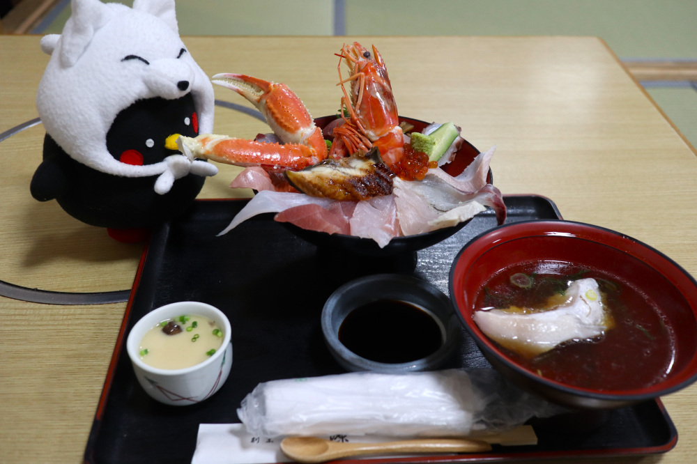 海鮮丼定食(1700円)