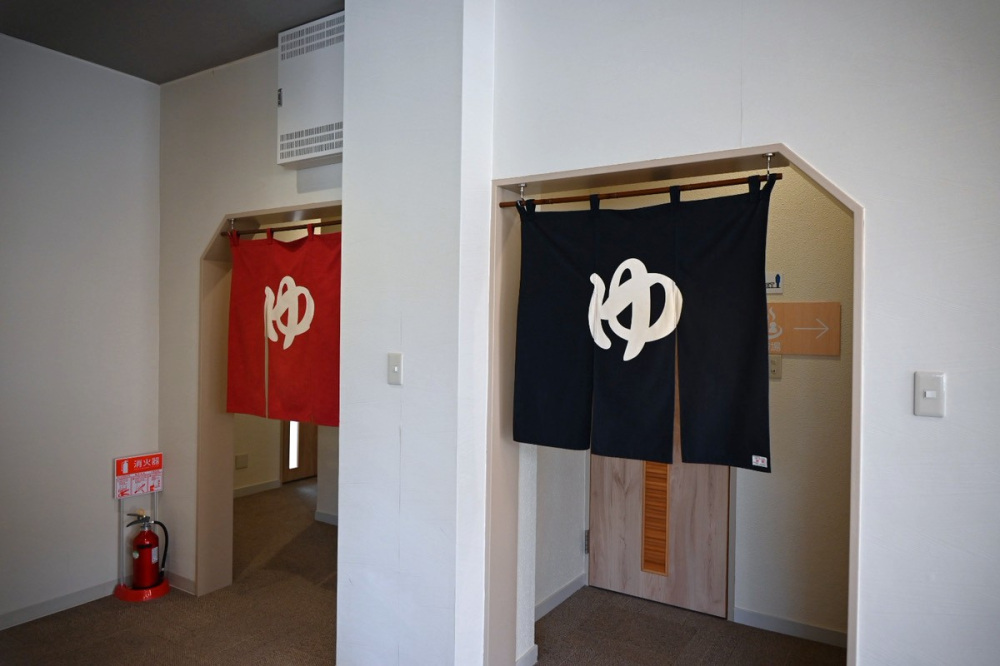 男女の浴室は左右対称で同じ内容