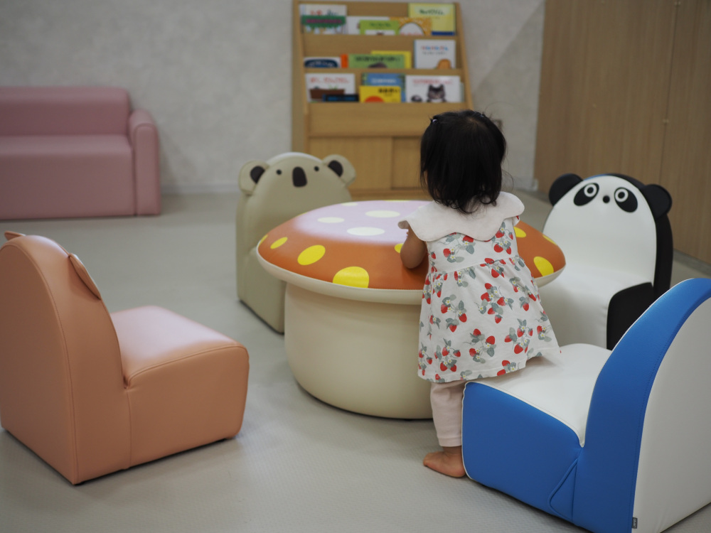 かわいいイスとテーブル