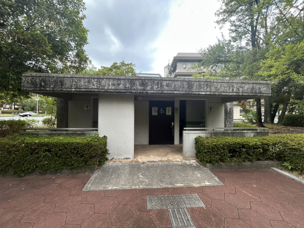 亀山公園トイレ②