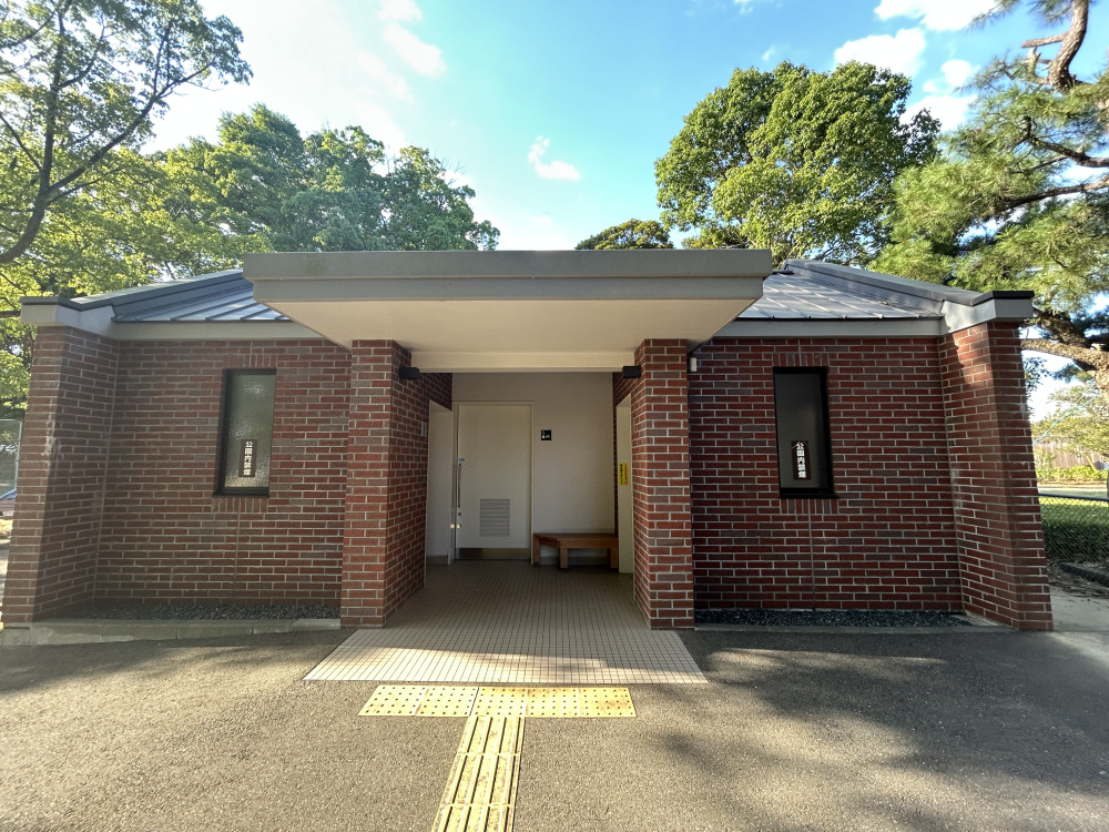 亀山公園トイレ①