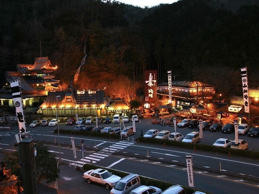 まるでアミューズメントパーク⁉行列のできる山口県の人気レストラン「山賊」全5店舗を徹底ガイドします