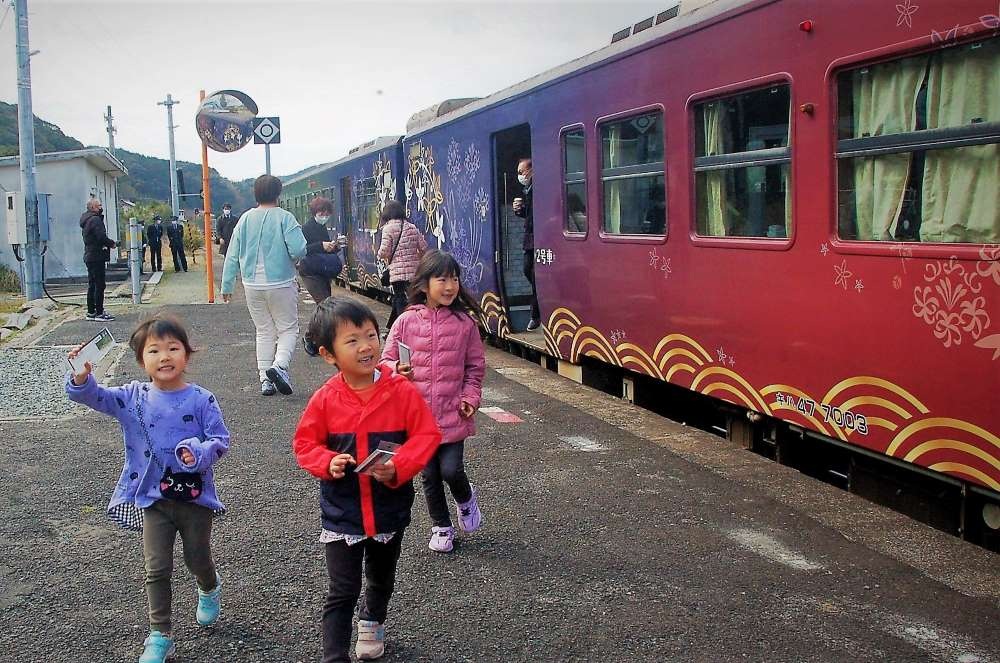 下関・長門・萩を結ぶ観光列車『○○のはなし』に、子どもたちと乗ったはなし♪