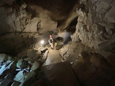 秋芳洞・秋吉台周辺で訪れたい穴場の洞窟『大正洞』!入場料・駐車場・清風苑ソフトクリームまで完全ガイド