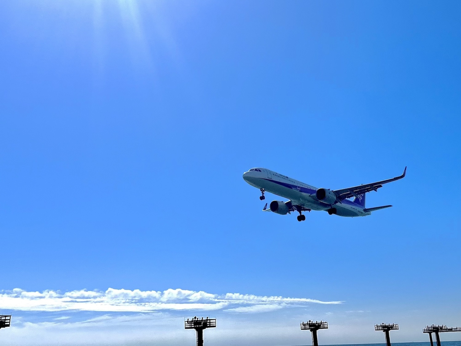 【山口宇部空港 撮影スポット】RWY07エンドで大迫力の飛行機着陸！待ち時間におすすめスポットも♪