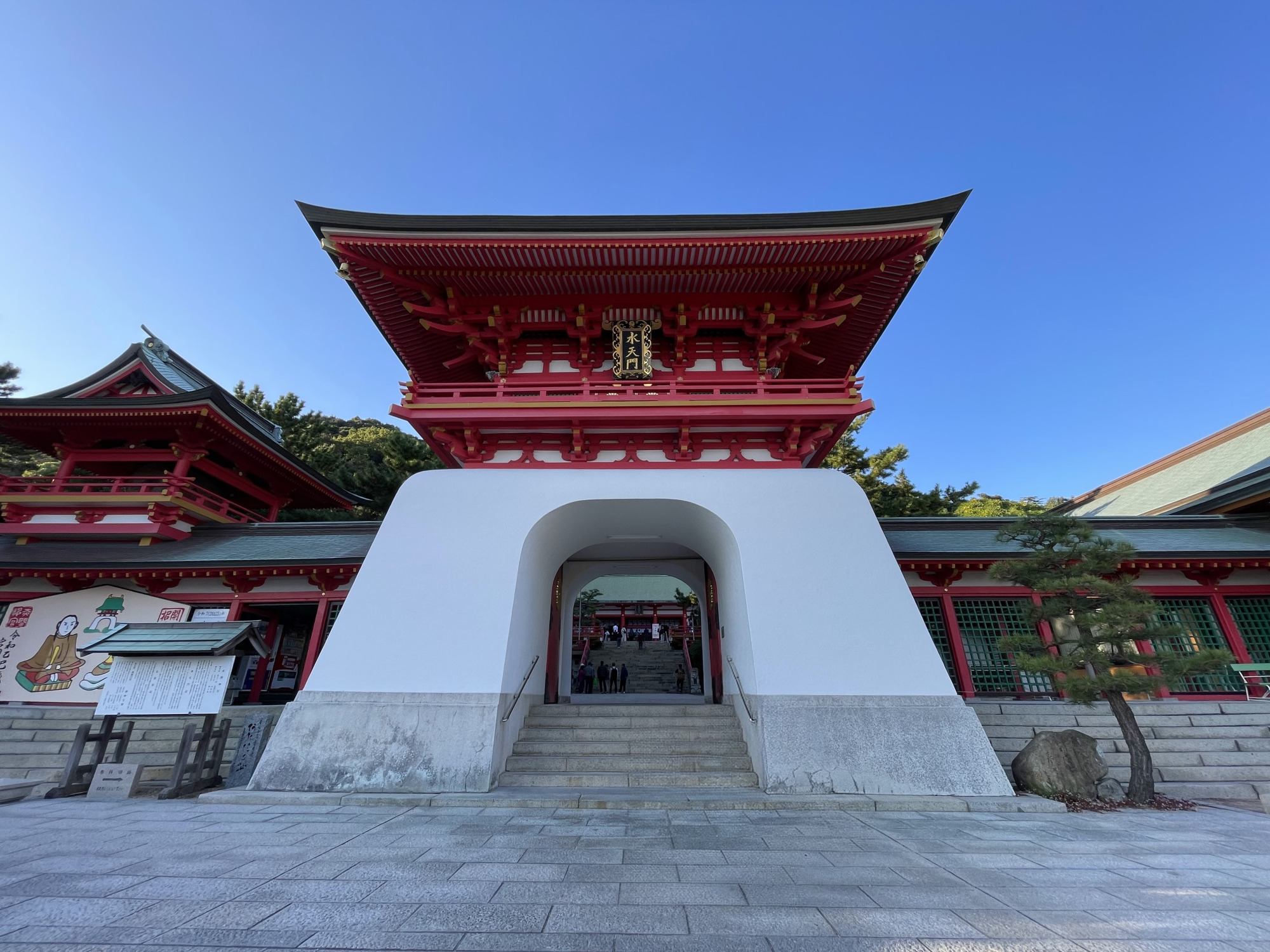 山口県のパワースポット「赤間神宮」はなんの神様?ご利益やおみくじ・お守り・御朱印の値段を調査!