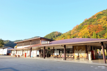 津和野駅12:58着