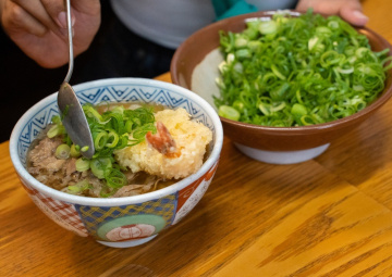 萩市発祥！県民が愛してやまないうどんの「どんどん」