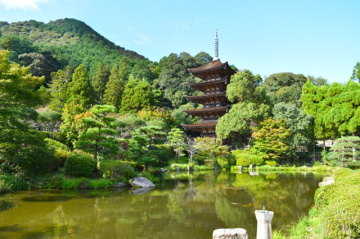 瑠璃光寺五重塔（香山公園）