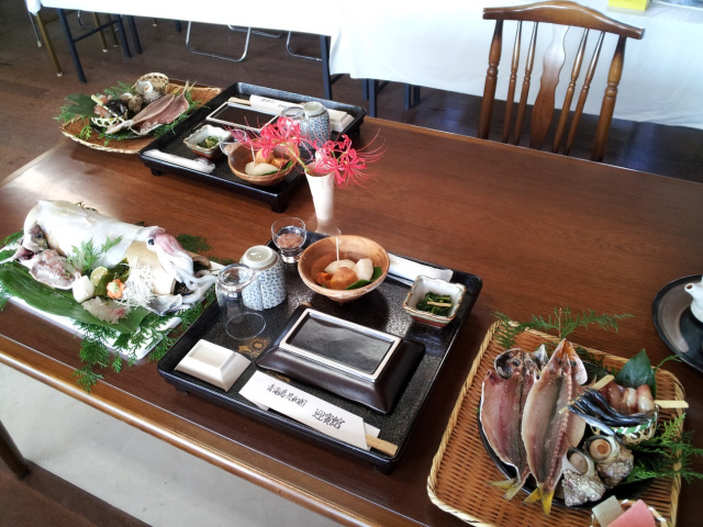 青海島共和国　かまぼこ作りと昼食