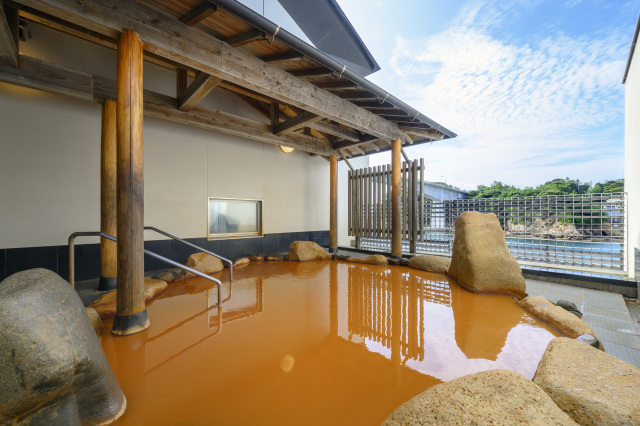 空気に触れて色が変化する｢紅湯｣