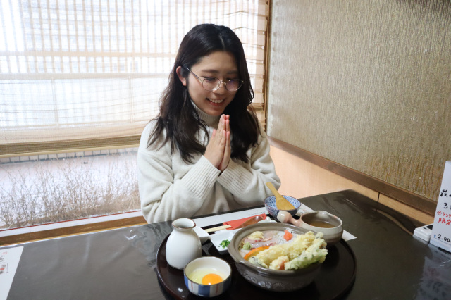 ②対象グルメを撮影