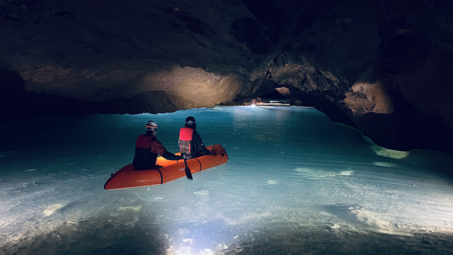 【年末年始特別企画】秋芳洞未公開エリアケイビングツアー 空中ブランココース