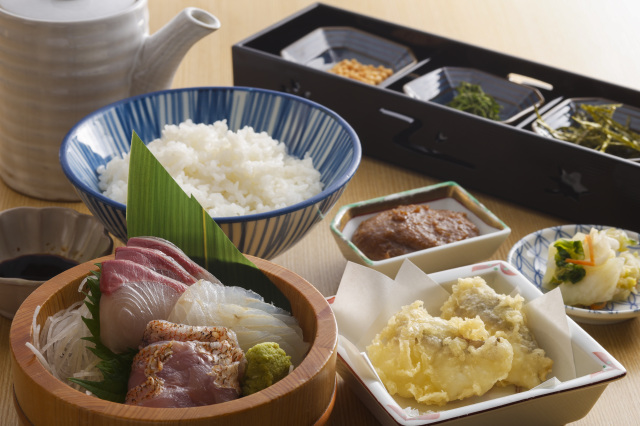 牛串とらまめともつ鍋こ豆 湯田店