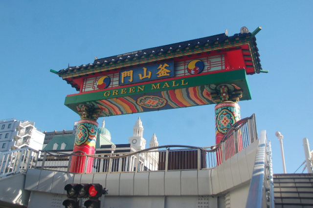 コリアンタウン・グリーンモール商店街で食べ歩き