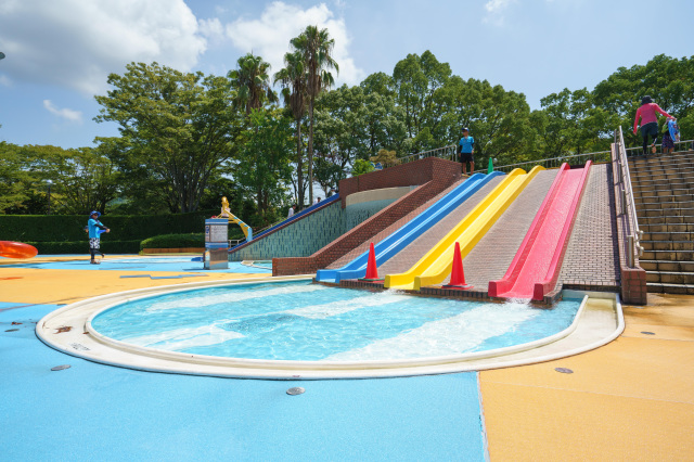 スライダープール(水深0.3m)