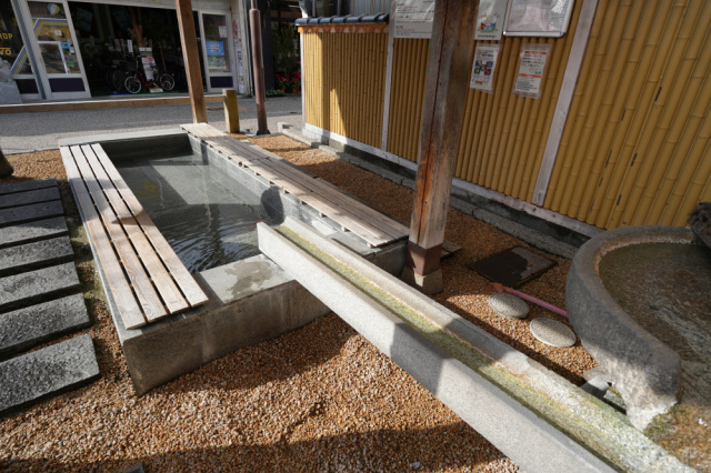 湯の町通り足湯