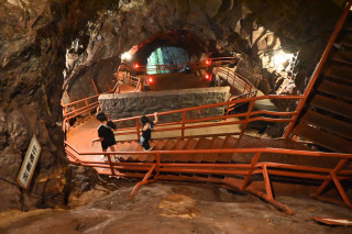 冒険テーマパーク地底王国美川ムーバレー