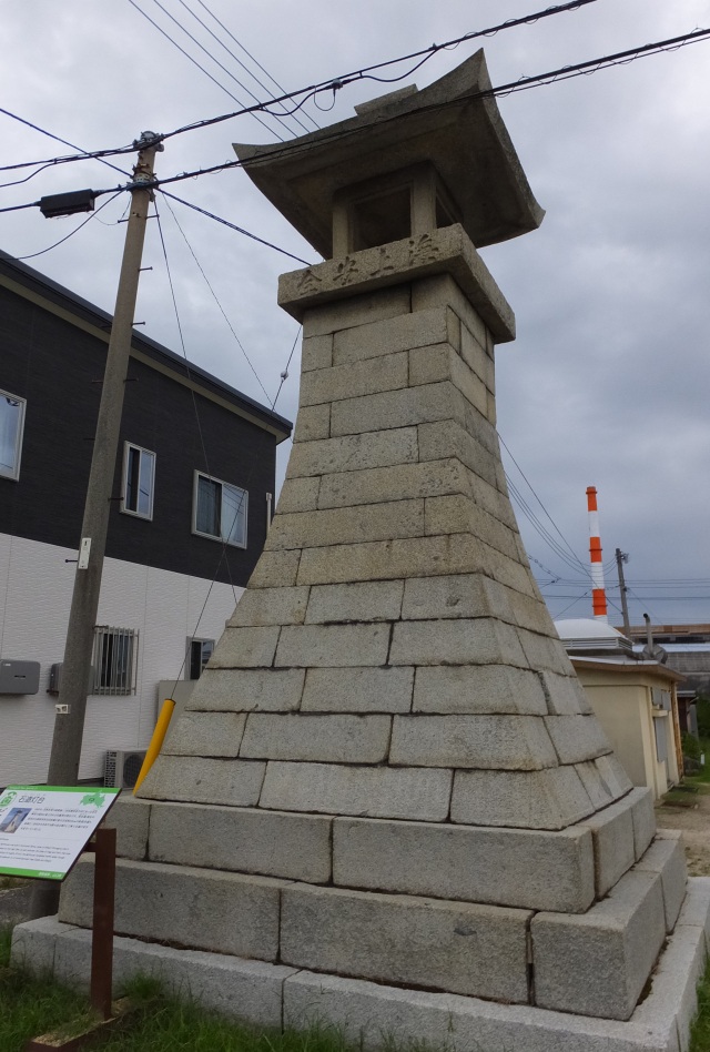 住吉神社の石造燈台