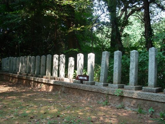山崎隊士の墓所
