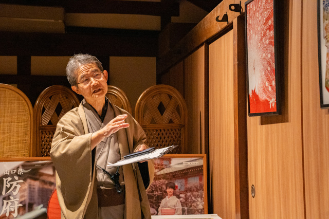 白石呉服店の歴史と図案帳にふれる着物アート体験